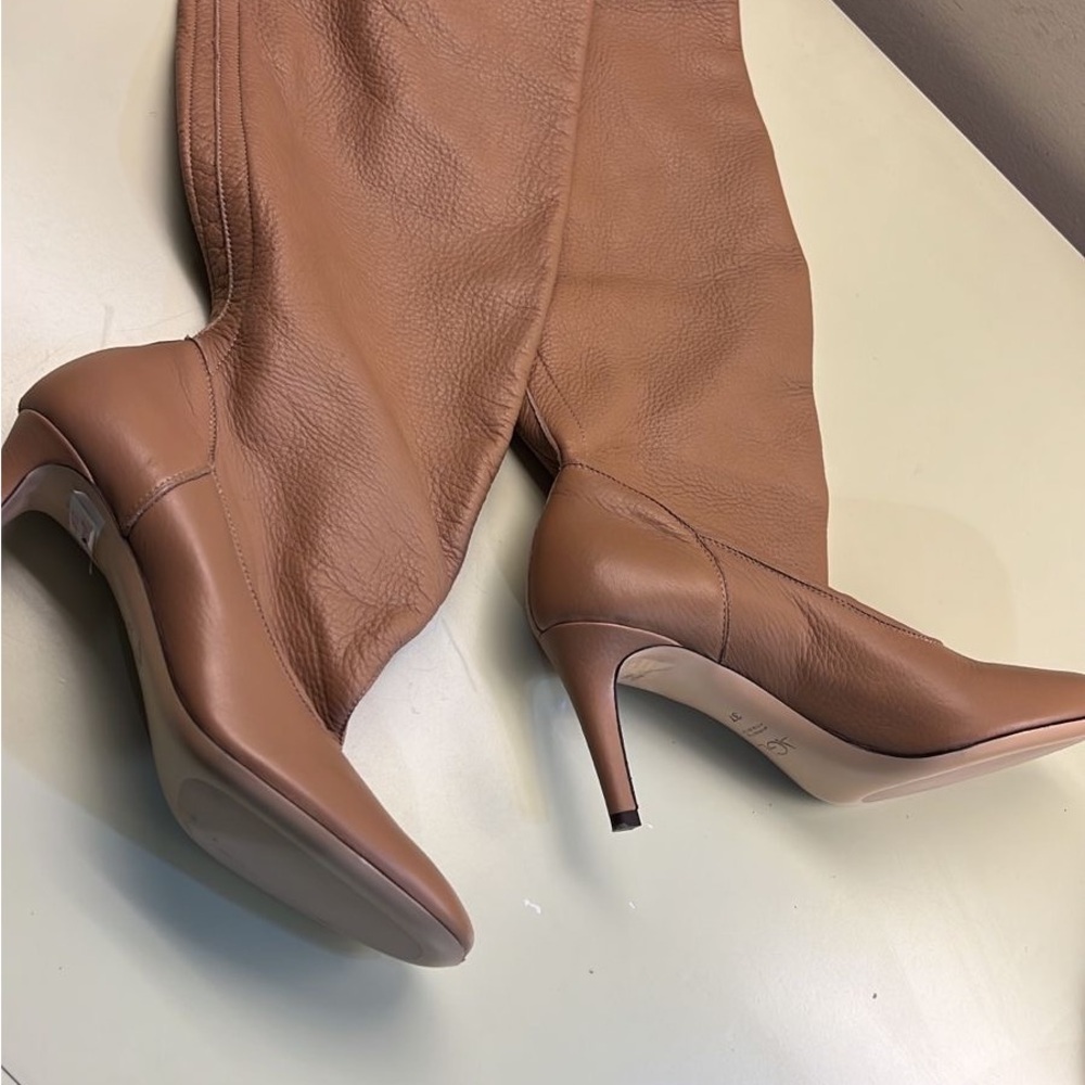 Agl made in Italy Tan knee high heeled boots Sleek Leather Design size 7 NWT
